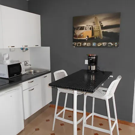 Apartman Boys Men Only Solo Hombres *