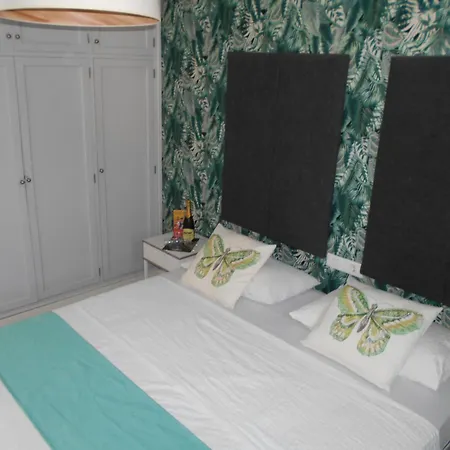 Apartment Boys Men Only Solo Hombres *
