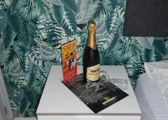 Boys Men Only Solo Hombres 아파트